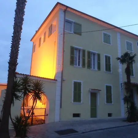 Ξενοδοχείο L'ilot Fleuri 2*