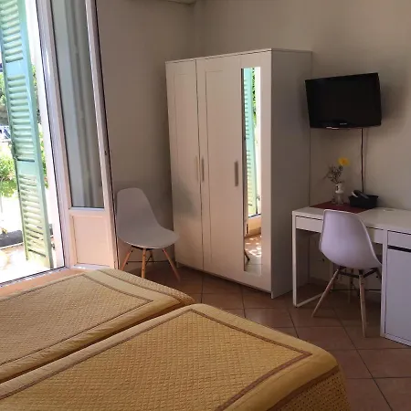 L'ilot Fleuri Hotel 2*